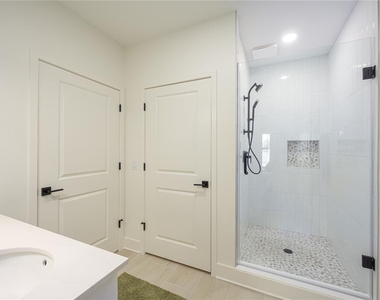 419 Se 1st Avenue - Photo Thumbnail 8