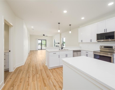 419 Se 1st Avenue - Photo Thumbnail 2