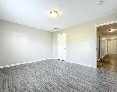 645 Hearthglen Boulevard - Photo Thumbnail 34