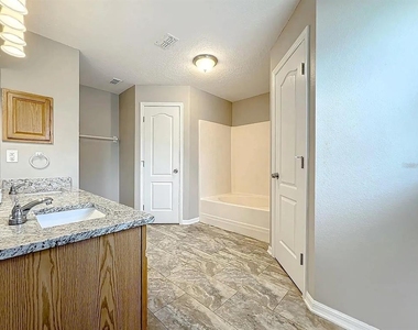 645 Hearthglen Boulevard - Photo Thumbnail 7