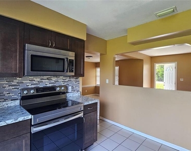 2251 E 8th Street - Photo Thumbnail 4