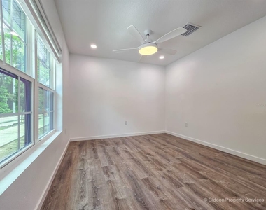 206 Se 21st Terrace - Photo Thumbnail 2