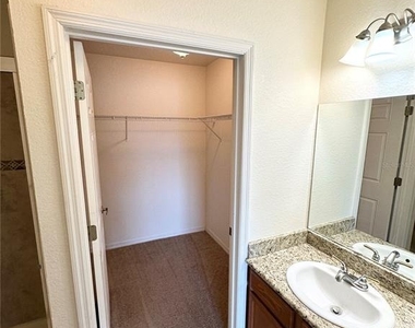 4600 E Moody Boulevard - Photo Thumbnail 15