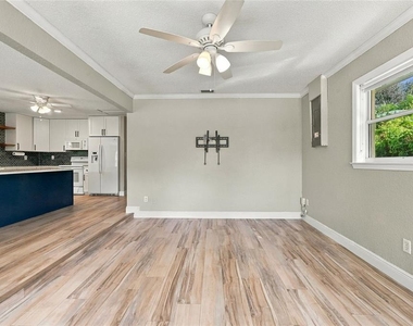 4457 Gallup Avenue - Photo Thumbnail 15