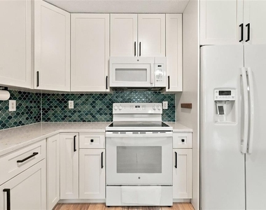 4457 Gallup Avenue - Photo Thumbnail 13