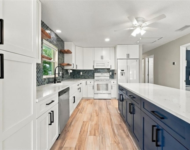 4457 Gallup Avenue - Photo Thumbnail 9