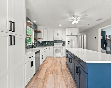 4457 Gallup Avenue - Photo Thumbnail 10