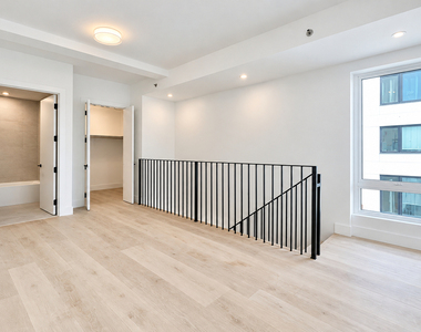 80 linden blvd - Photo Thumbnail 4