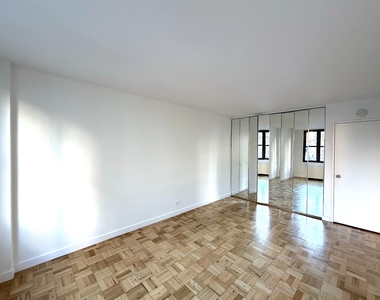 East 49th Street - Photo Thumbnail 2