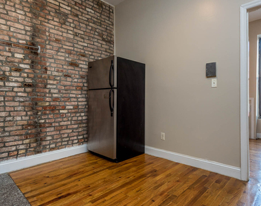346 Gates Ave - Photo Thumbnail 6