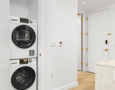 525 Pacific St - Photo Thumbnail 3