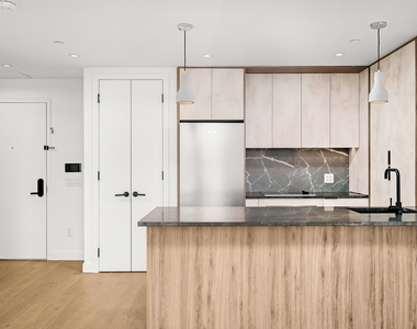 828 Metropolitan Ave - Photo Thumbnail 6