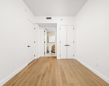 828 Metropolitan Ave - Photo Thumbnail 5