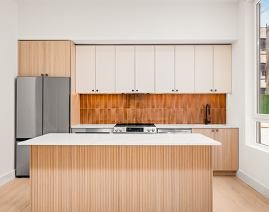 733 Lincoln Pl - Photo Thumbnail 2