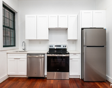 276 Boerum St - Photo Thumbnail 3