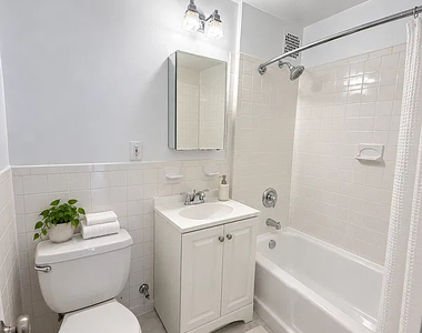 436 East 89th Street - Photo Thumbnail 4