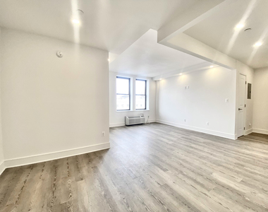 West 81st Street - Photo Thumbnail 3