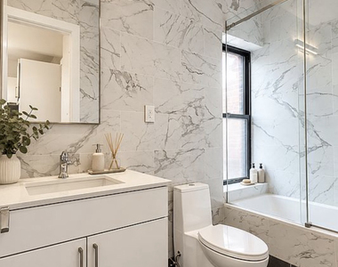 915 St Johns Place - Photo Thumbnail 6