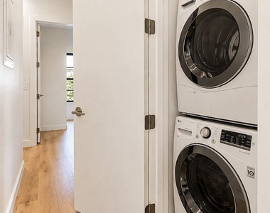 915 St Johns Place - Photo Thumbnail 3
