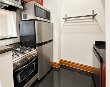 150 West 58th Street - Photo Thumbnail 7