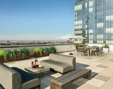 11th Avenue - Photo Thumbnail 4