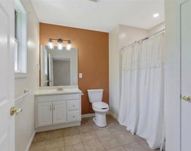 31 Franklin Avenue - Photo Thumbnail 12