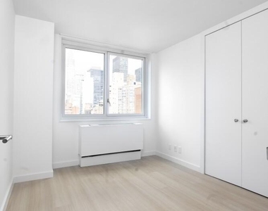 East 34th Street - Photo Thumbnail 4