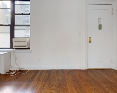 West 55th Street - Photo Thumbnail 7