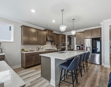 3168 Shirecrest Lane - Photo Thumbnail 7
