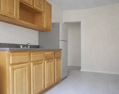 553 Hinsdale Street - Photo Thumbnail 2