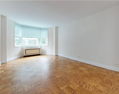 East 71st Street - Photo Thumbnail 5