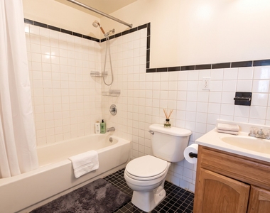 2179 3rd Avenue #2B - Photo Thumbnail 3