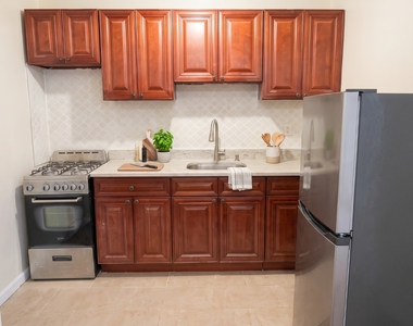 2179 3rd Avenue #2B - Photo Thumbnail 2