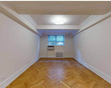 West 16th Street - Photo Thumbnail 6