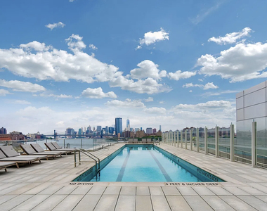 Williamsburg Front Water- Kent avenue - Photo Thumbnail 13