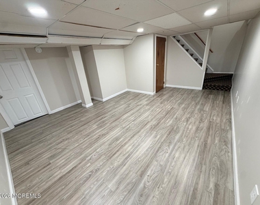 30 Cornell Street - Photo Thumbnail 9