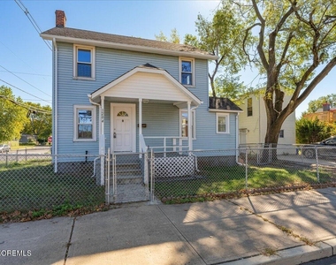 1204 Florence Avenue - Photo Thumbnail 3