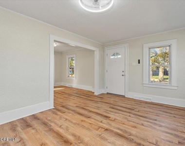 1204 Florence Avenue - Photo Thumbnail 7