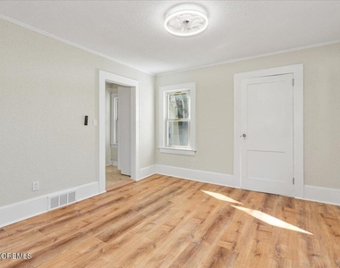 1204 Florence Avenue - Photo Thumbnail 10