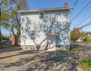 1204 Florence Avenue - Photo Thumbnail 24