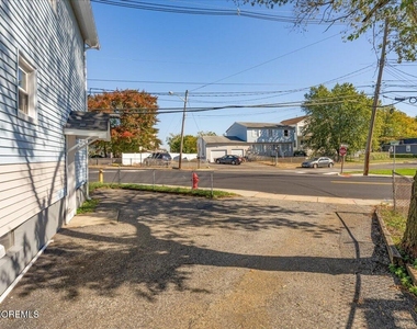 1204 Florence Avenue - Photo Thumbnail 26