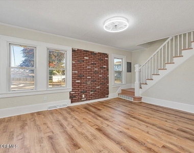 1204 Florence Avenue - Photo Thumbnail 5
