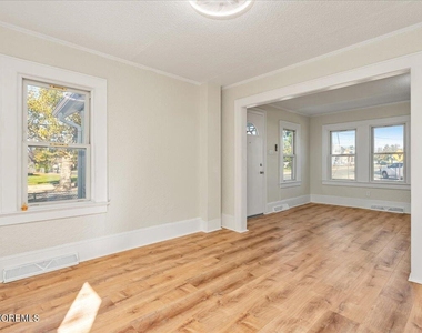 1204 Florence Avenue - Photo Thumbnail 12