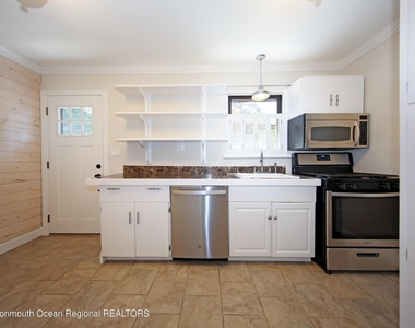 321 Spring Street - Photo Thumbnail 3