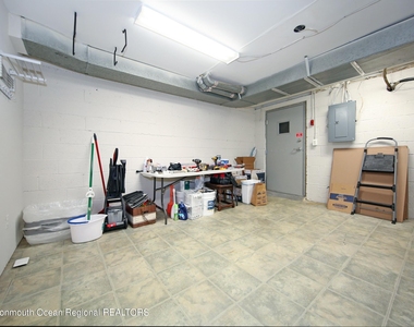 321 Spring Street - Photo Thumbnail 18