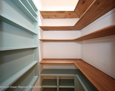 321 Spring Street - Photo Thumbnail 6