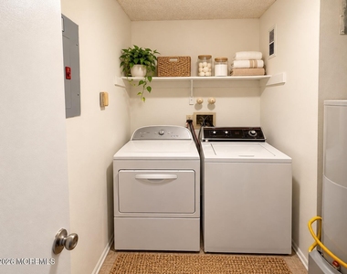 131 Sussex Place - Photo Thumbnail 4