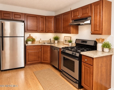 131 Sussex Place - Photo Thumbnail 2
