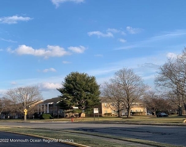 110 Stonehurst Boulevard - Photo Thumbnail 46