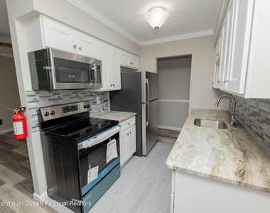 110 Stonehurst Boulevard - Photo Thumbnail 8